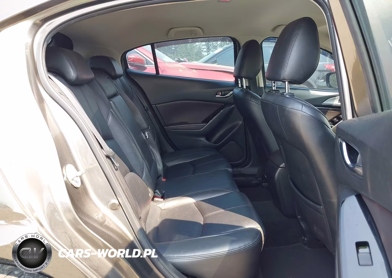 2018 Mazda Mazda3 Touring VIN:3MZBN1L30JM194224 - 8