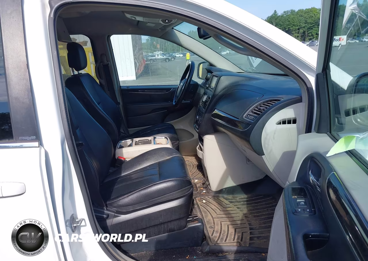 2014 Chrysler Town & Country Touring VIN:2C4RC1BG7ER160601 - 5