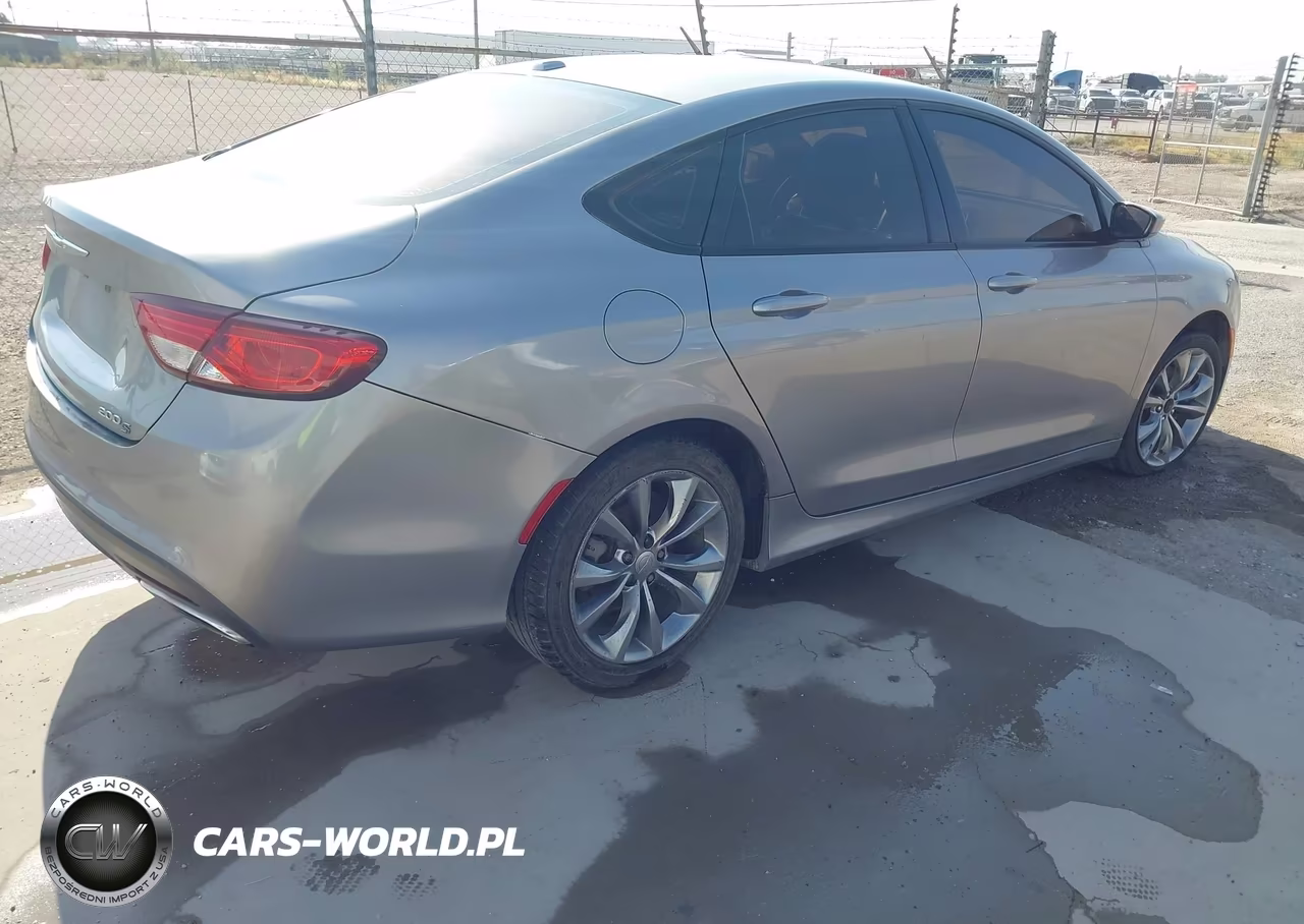 2015 Chrysler 200 S VIN:1C3CCCBB5FN541744 - 4