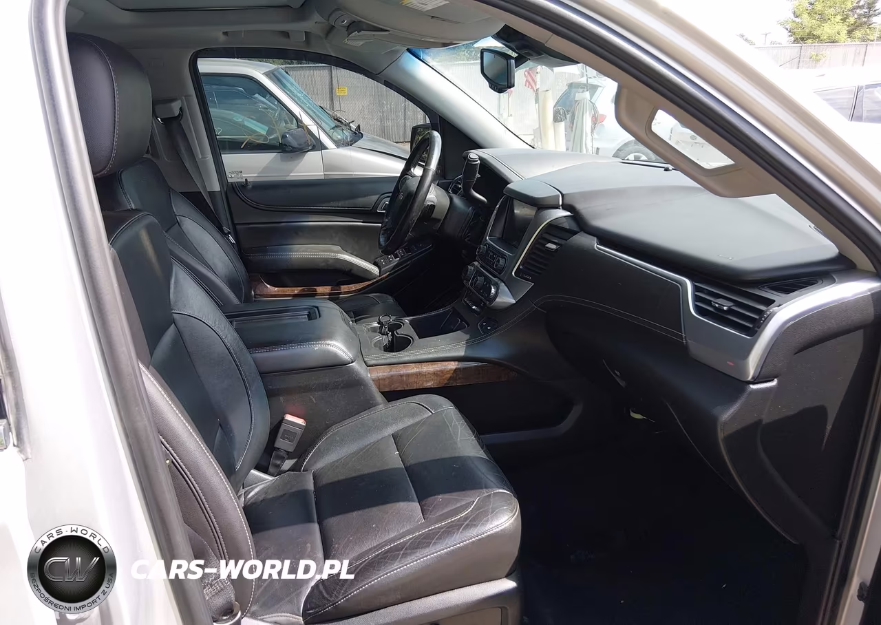 2018 Chevrolet Suburban Lt VIN:1GNSKHKC6JR179836 - 5
