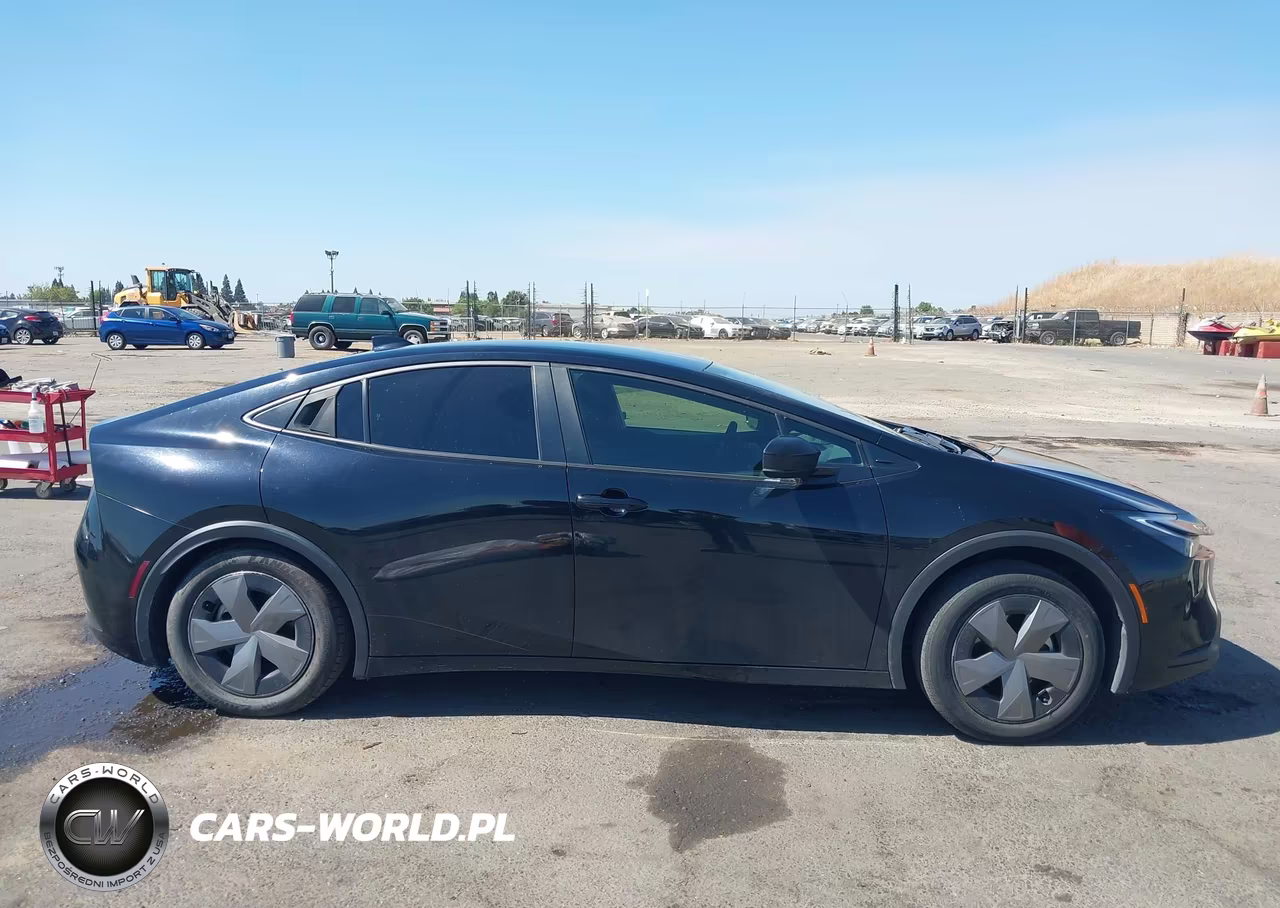 2024 Toyota Prius Le VIN:JTDACAAU3R3030124 - 13