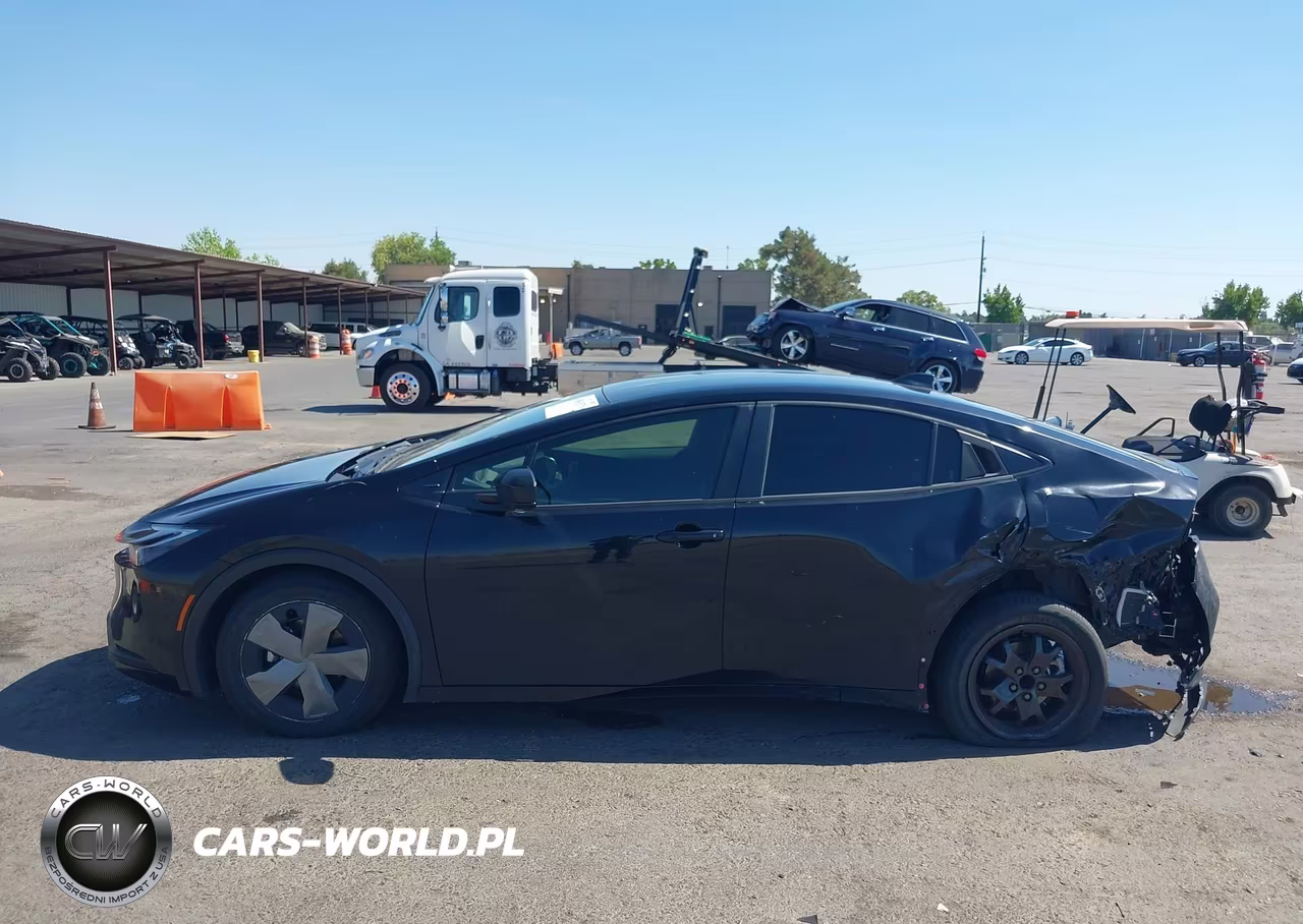 2024 Toyota Prius Le VIN:JTDACAAU3R3030124 - 14