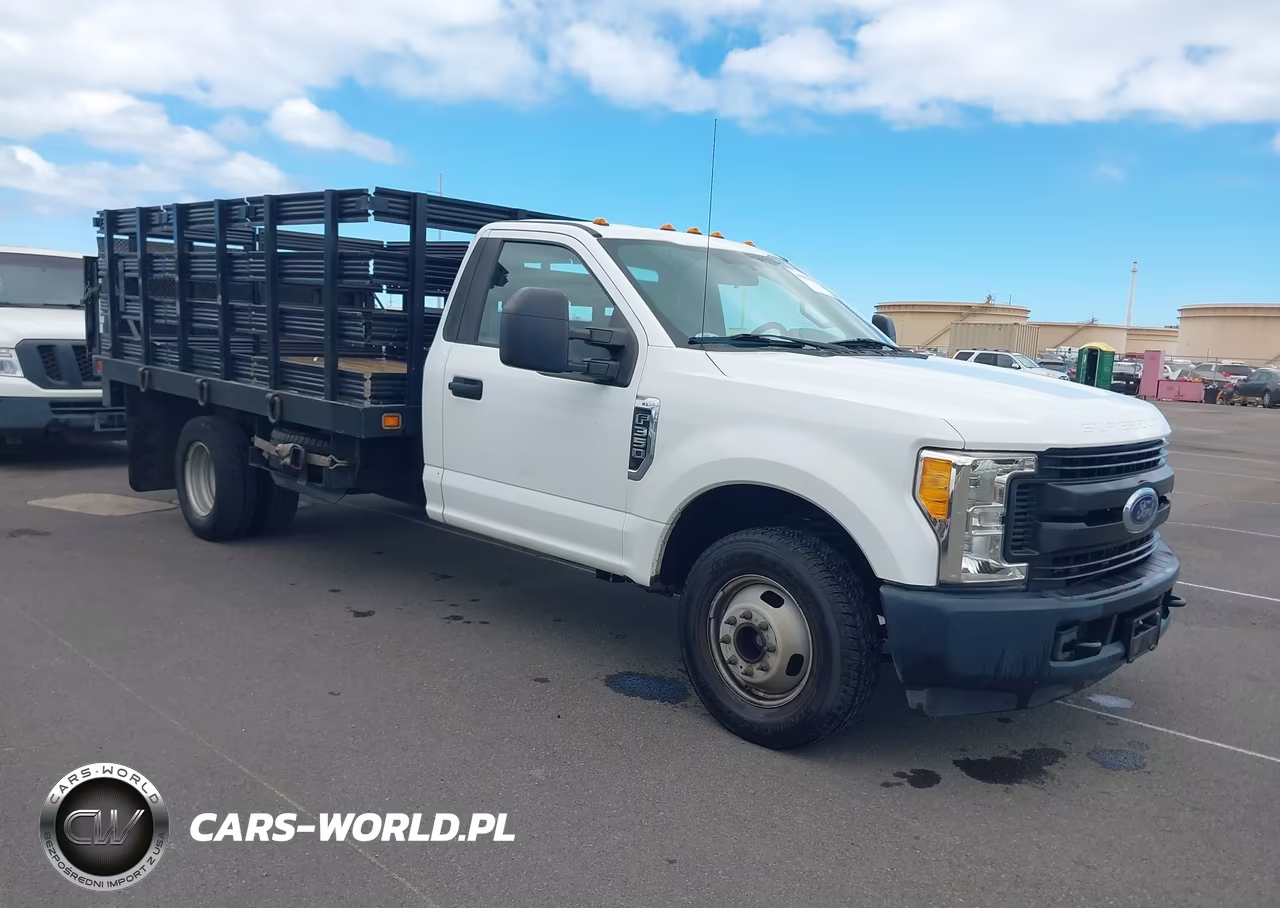 2017 Ford F-350 Chassis Xl