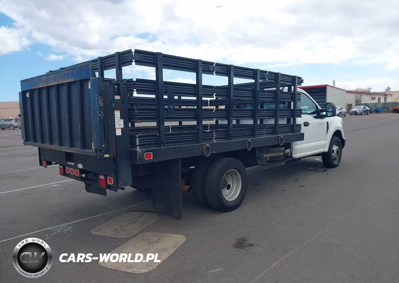 2017 Ford F-350 Chassis Xl VIN:1FDRF3G60HEE51084 - 4