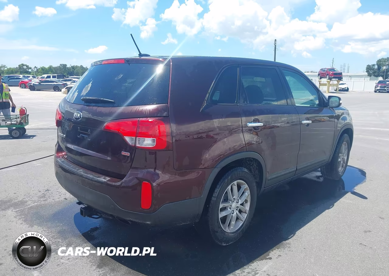 2015 Kia Sorento Lx VIN:5XYKT3A60FG623593 - 4
