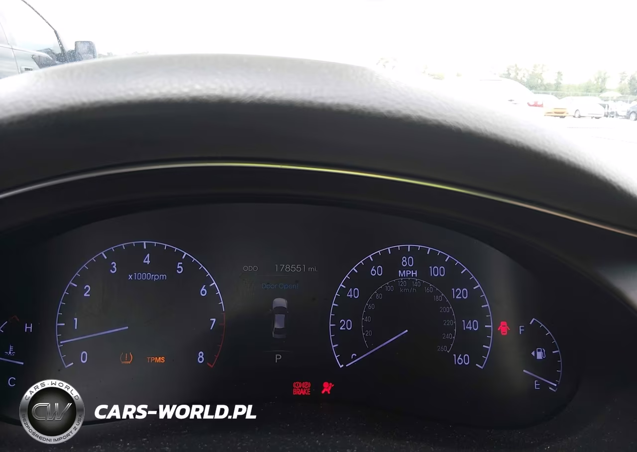 2012 Hyundai Genesis 3.8 VIN:KMHGC4DD1CU204101 - 7