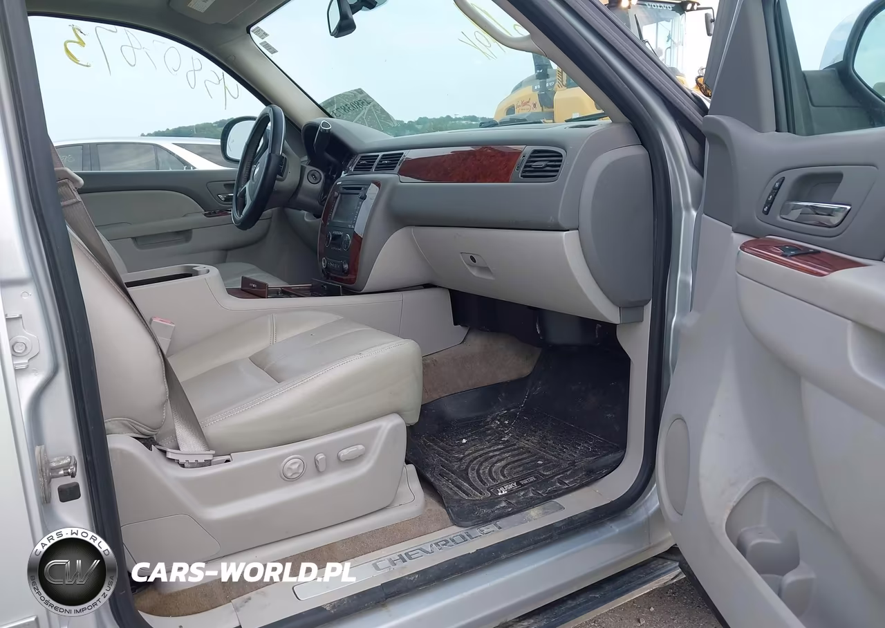 2013 Chevrolet Tahoe Ltz VIN:1GNSKCE0XDR252781 - 5