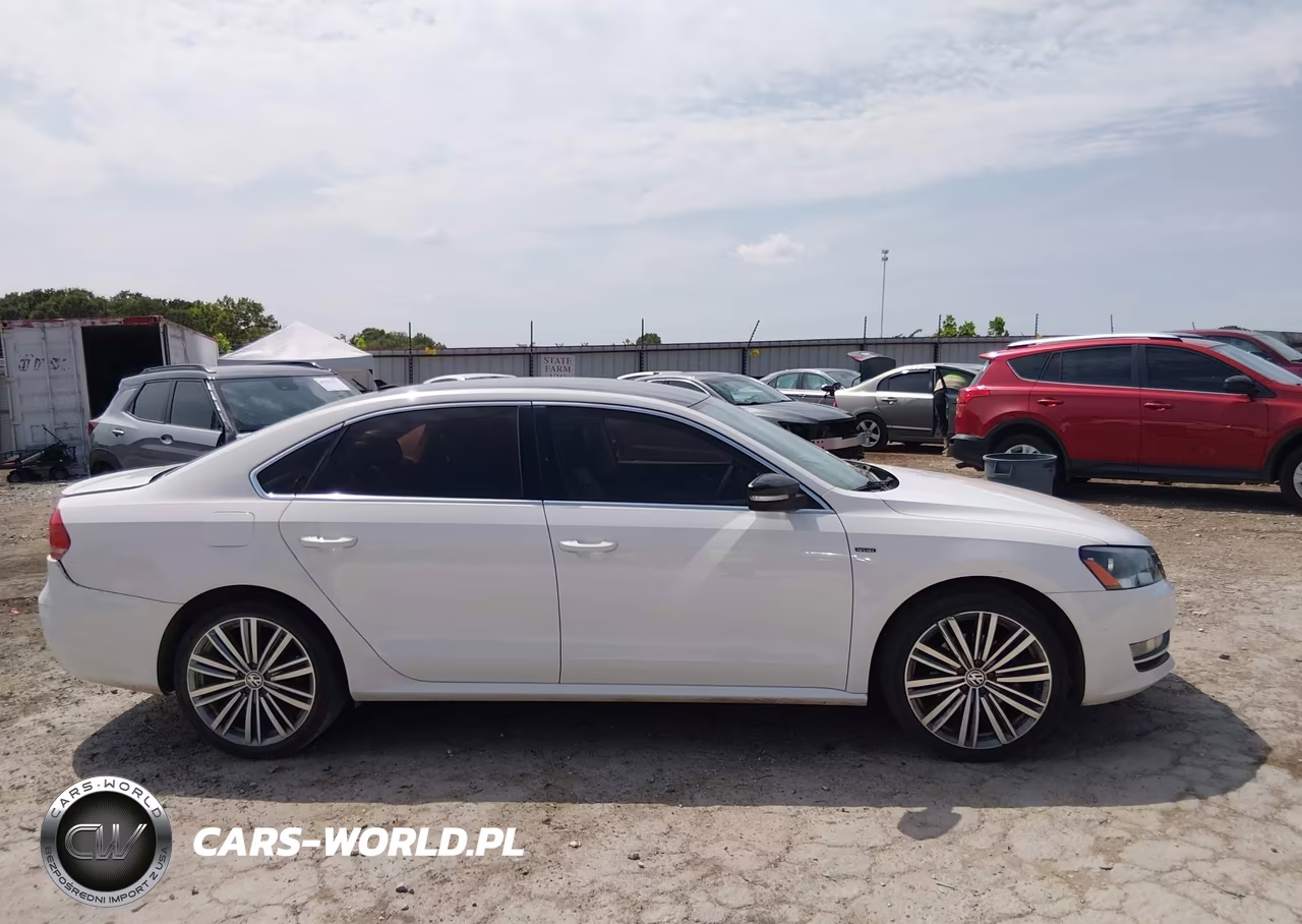 2015 Volkswagen Passat 1.8T Sport VIN:1VWBS7A31FC033131 - 13