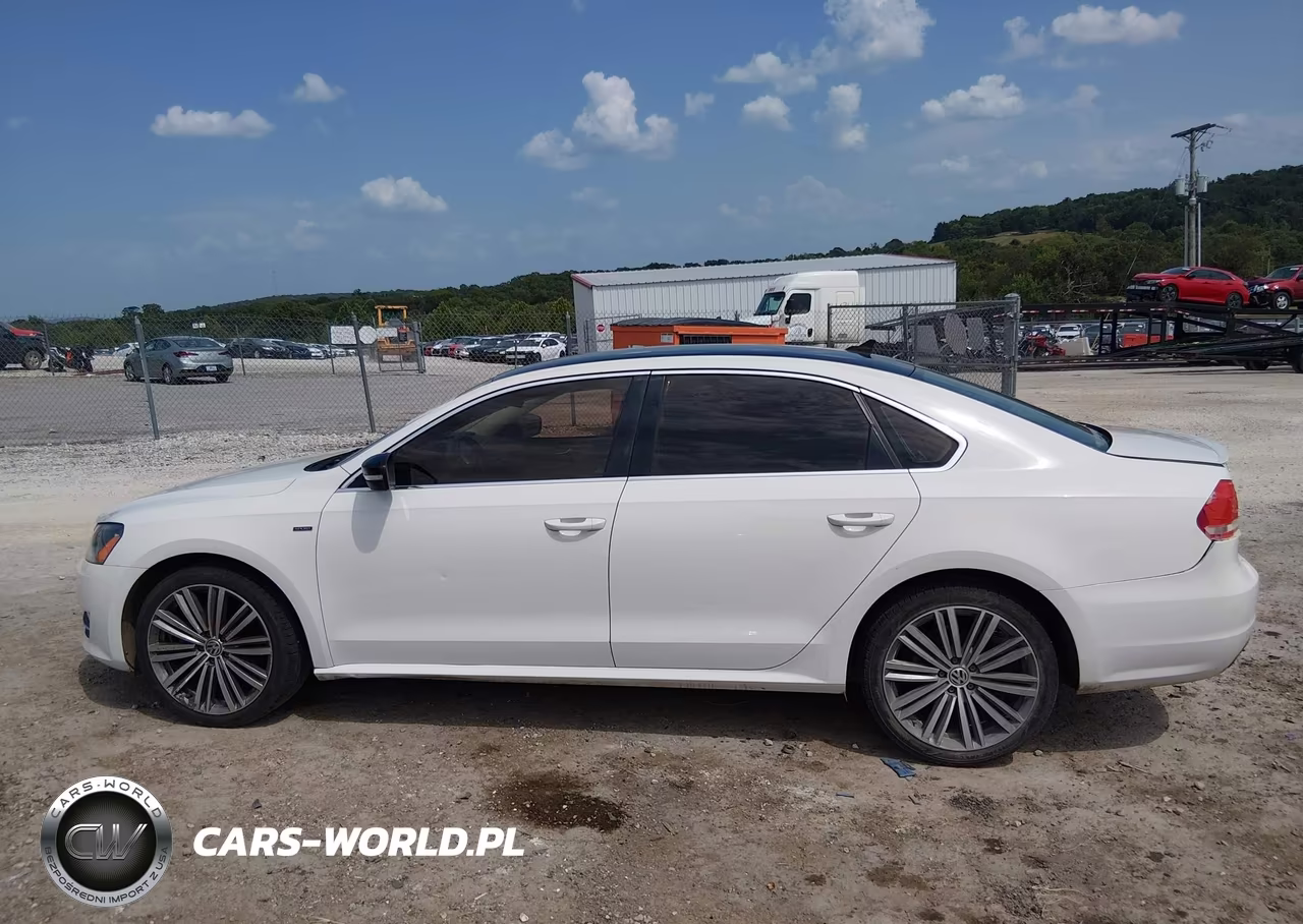 2015 Volkswagen Passat 1.8T Sport VIN:1VWBS7A31FC033131 - 14