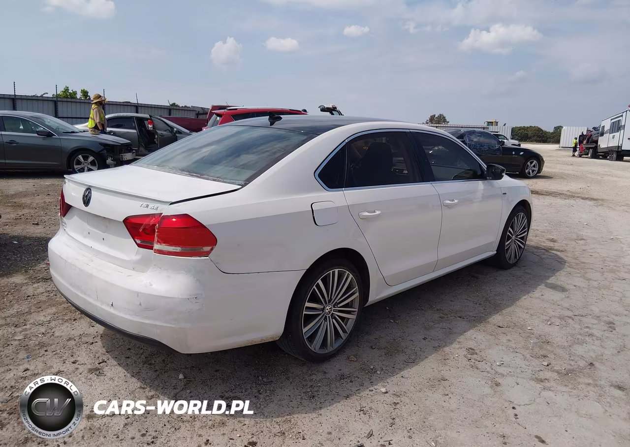 2015 Volkswagen Passat 1.8T Sport VIN:1VWBS7A31FC033131 - 4