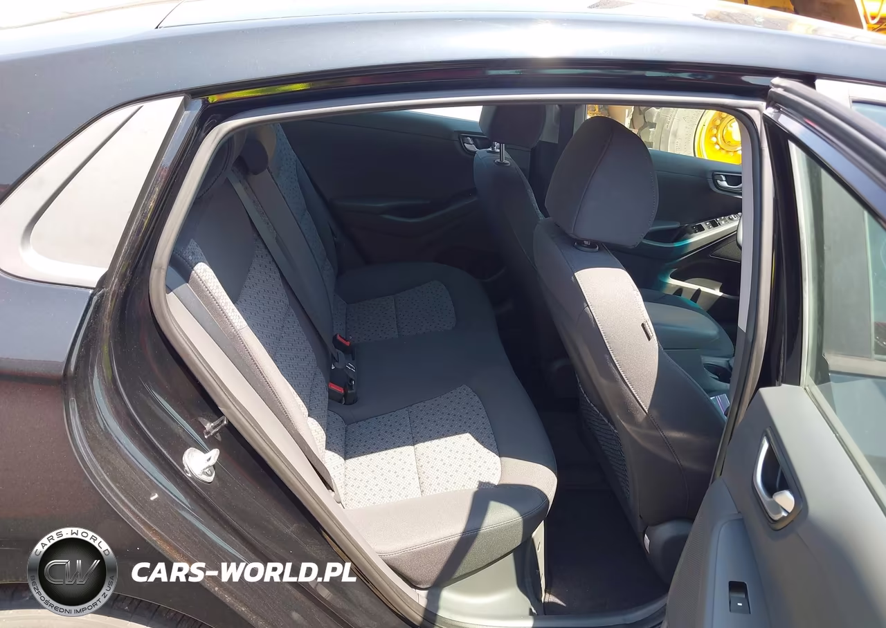 2018 Hyundai Ioniq Hybrid Blue VIN:KMHC65LC4JU075434 - 8