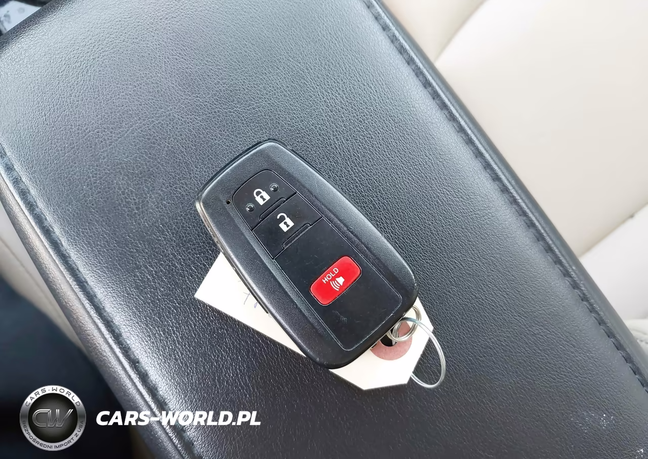 2020 Toyota Prius Xle Awd-E VIN:JTDL9RFU2L3013577 - 11