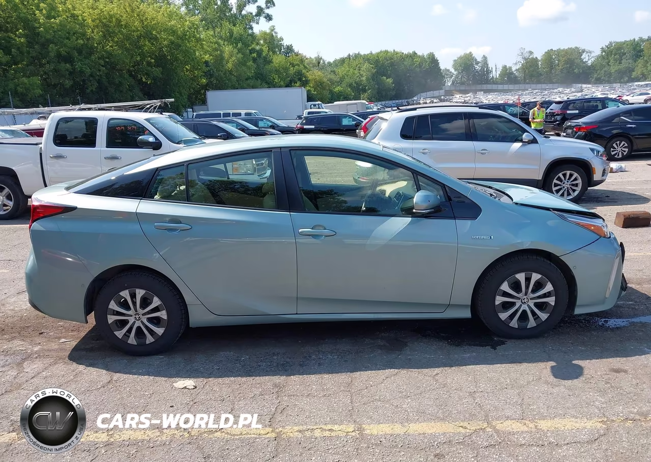 2020 Toyota Prius Xle Awd-E VIN:JTDL9RFU2L3013577 - 13