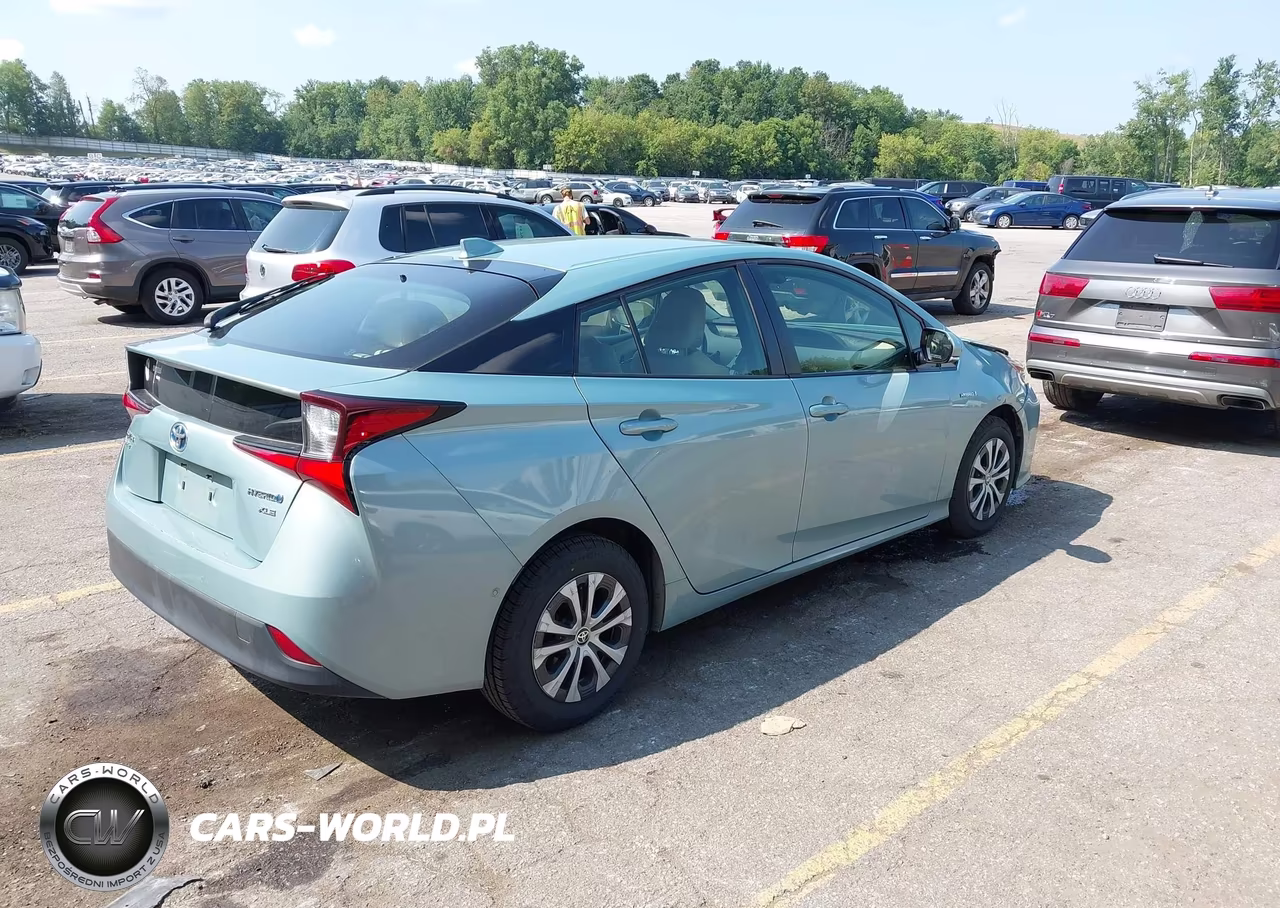 2020 Toyota Prius Xle Awd-E VIN:JTDL9RFU2L3013577 - 4