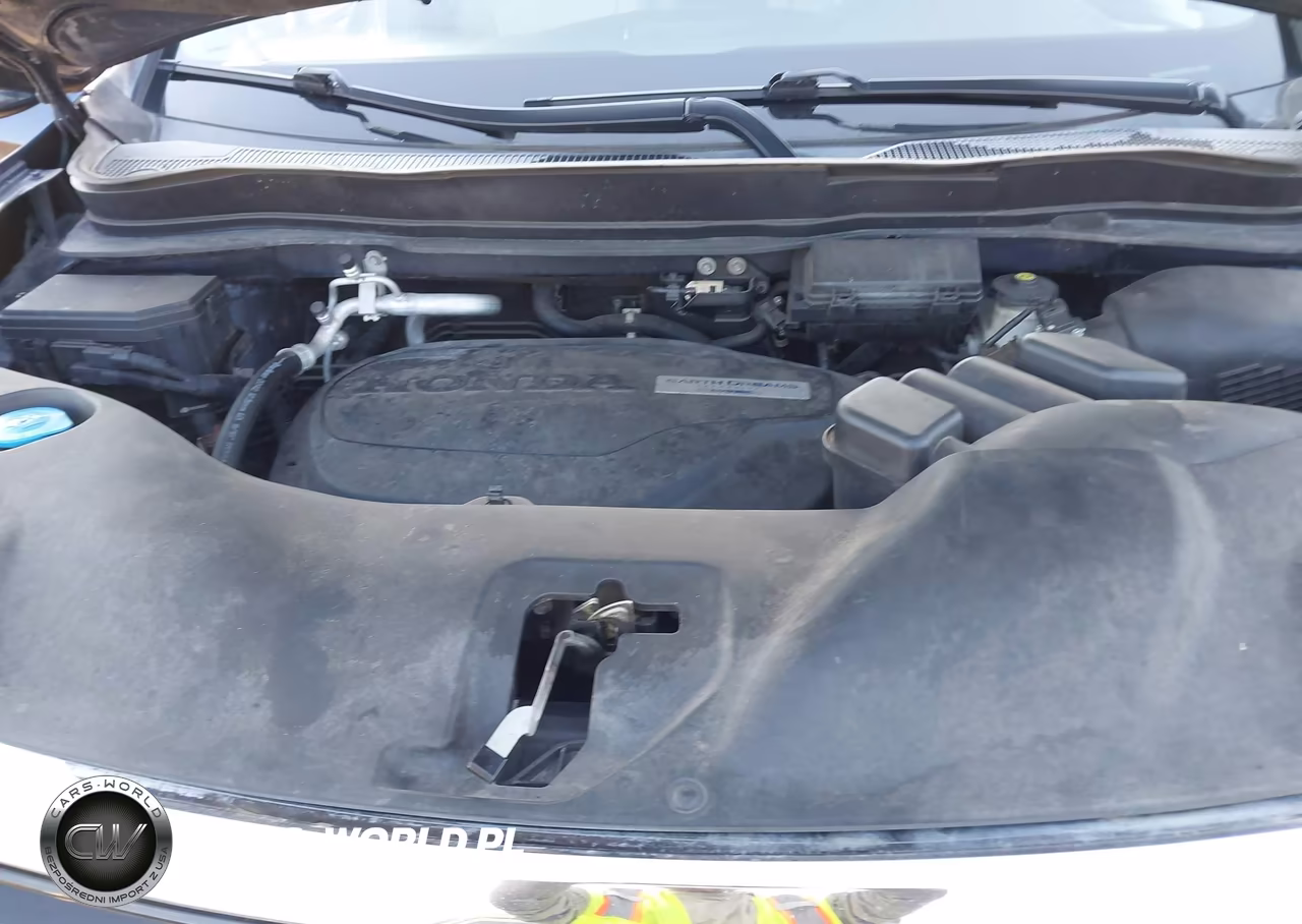 2018 Honda Pilot Touring VIN:5FNYF6H9XJB013882 - 10