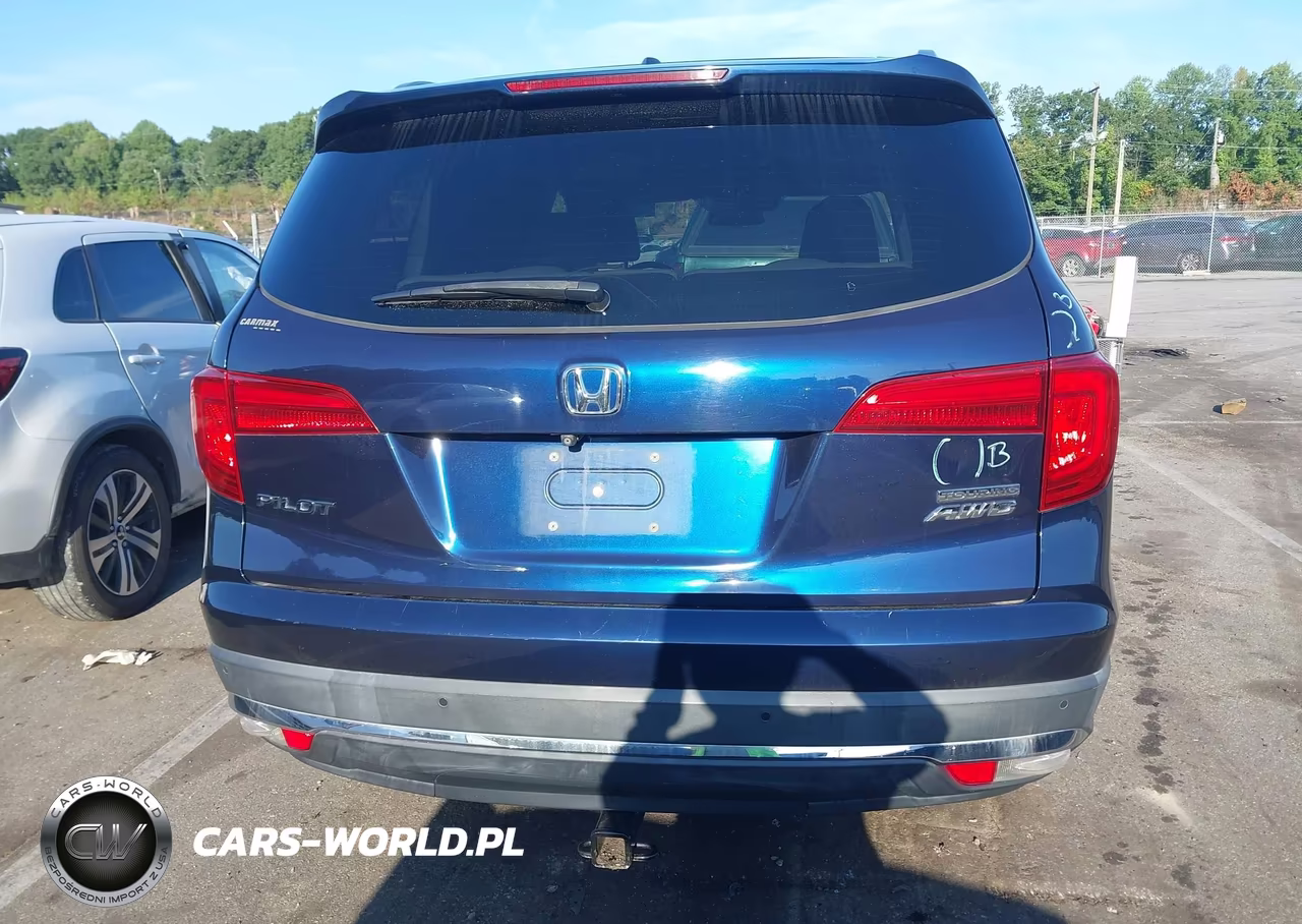 2018 Honda Pilot Touring VIN:5FNYF6H9XJB013882 - 16