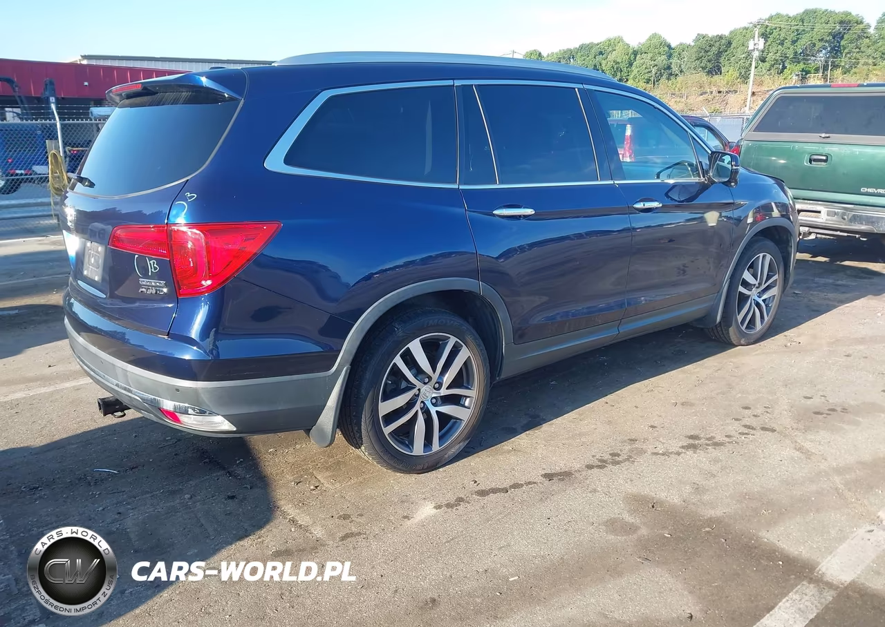 2018 Honda Pilot Touring VIN:5FNYF6H9XJB013882 - 4