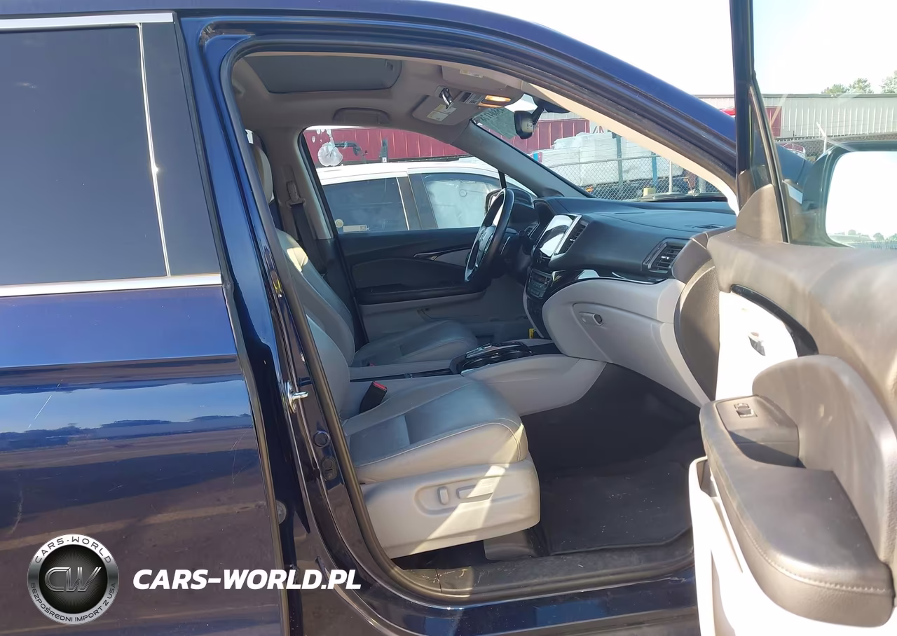 2018 Honda Pilot Touring VIN:5FNYF6H9XJB013882 - 5