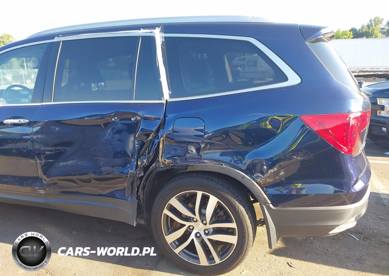 2018 Honda Pilot Touring VIN:5FNYF6H9XJB013882 - 6