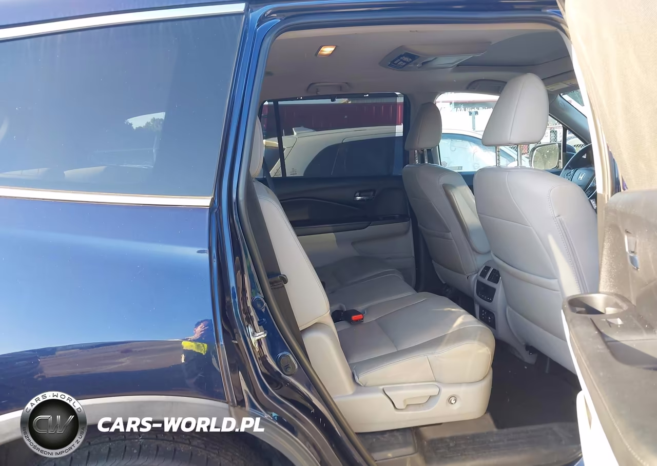 2018 Honda Pilot Touring VIN:5FNYF6H9XJB013882 - 8