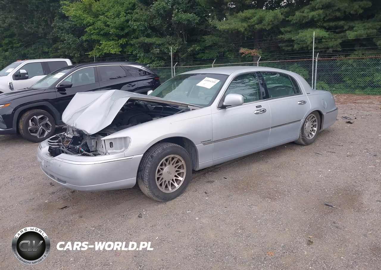 2000 Lincoln Town Car Signature VIN:1LNHM82W7YY844522 - 2