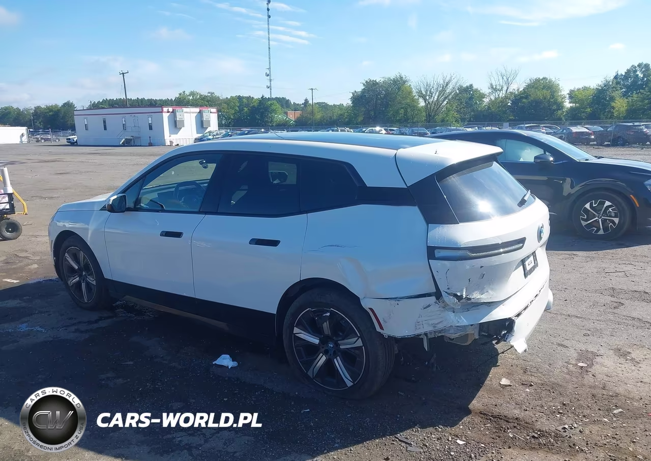 2023 BMW Ix xDrive50 VIN:WB523CF04PCL86547 - 3