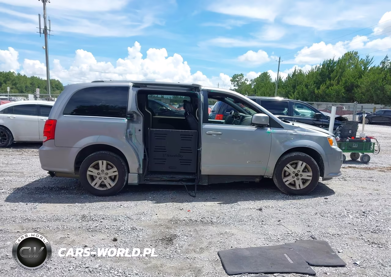 2018 Dodge Grand Caravan Sxt VIN:2C4RDGCG7JR241994 - 14