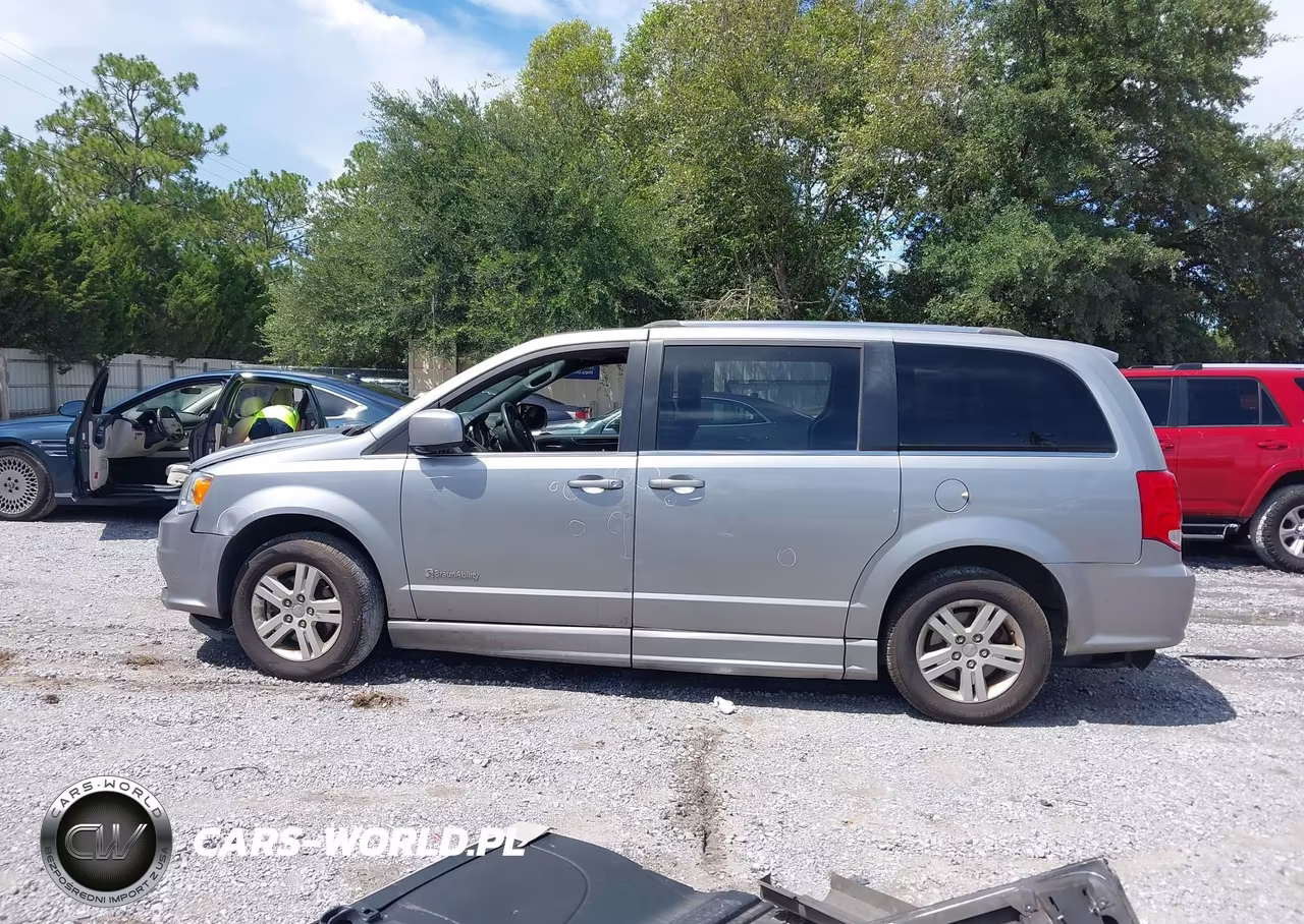 2018 Dodge Grand Caravan Sxt VIN:2C4RDGCG7JR241994 - 15