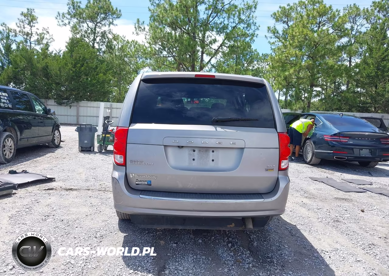 2018 Dodge Grand Caravan Sxt VIN:2C4RDGCG7JR241994 - 17