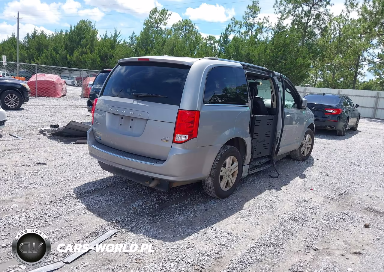 2018 Dodge Grand Caravan Sxt VIN:2C4RDGCG7JR241994 - 4
