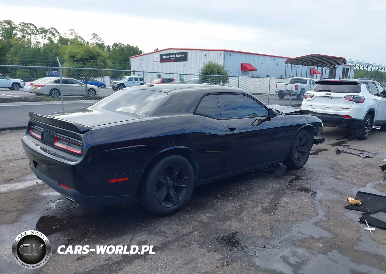 2019 Dodge Challenger Sxt VIN:2C3CDZAG8KH752369 - 4