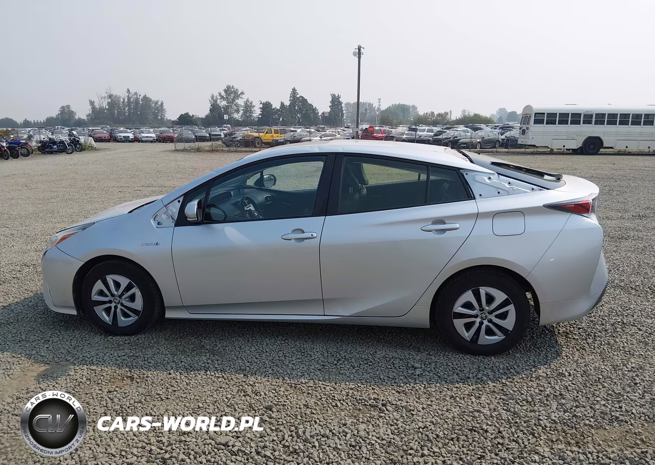 2017 Toyota Prius Four VIN:JTDKARFU4H3034571 - 15