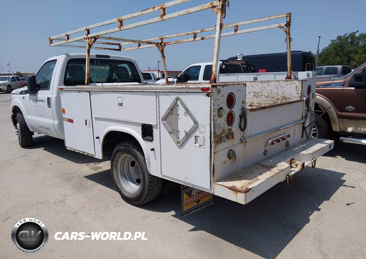 2016 Ford F-350 Chassis Xl-Xlt VIN:1FDRF3G68GEA81548 - 3