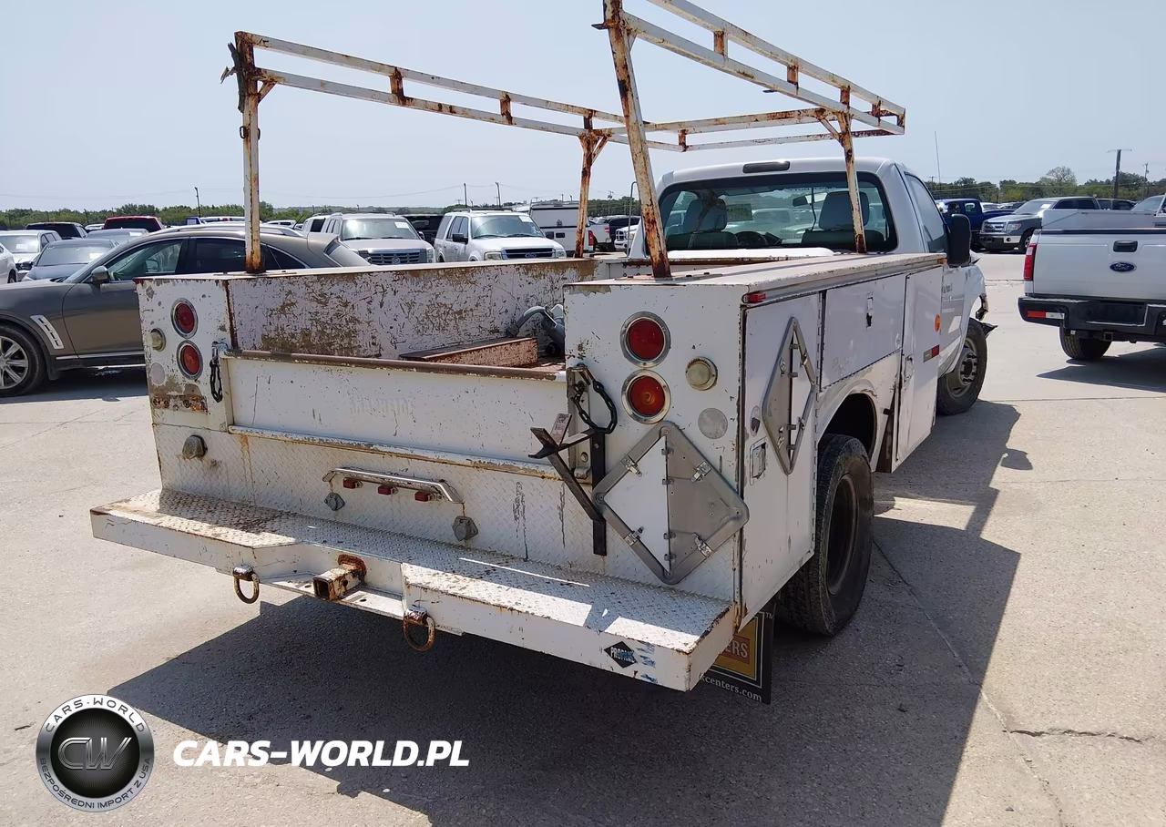 2016 Ford F-350 Chassis Xl-Xlt VIN:1FDRF3G68GEA81548 - 4