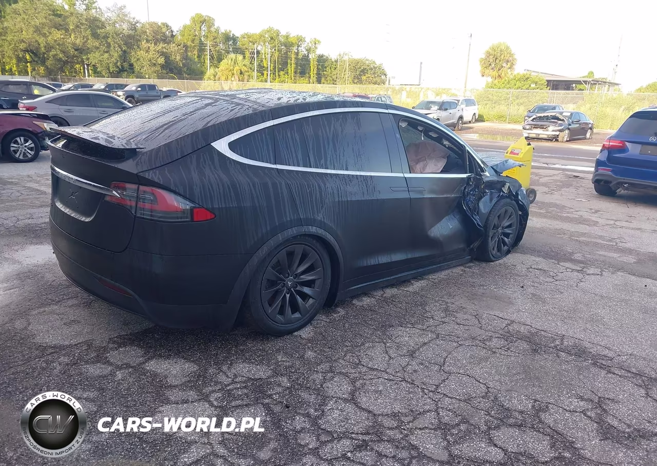 2017 Tesla Model X 100D-75D-90D VIN:5YJXCDE23HF059693 - 4