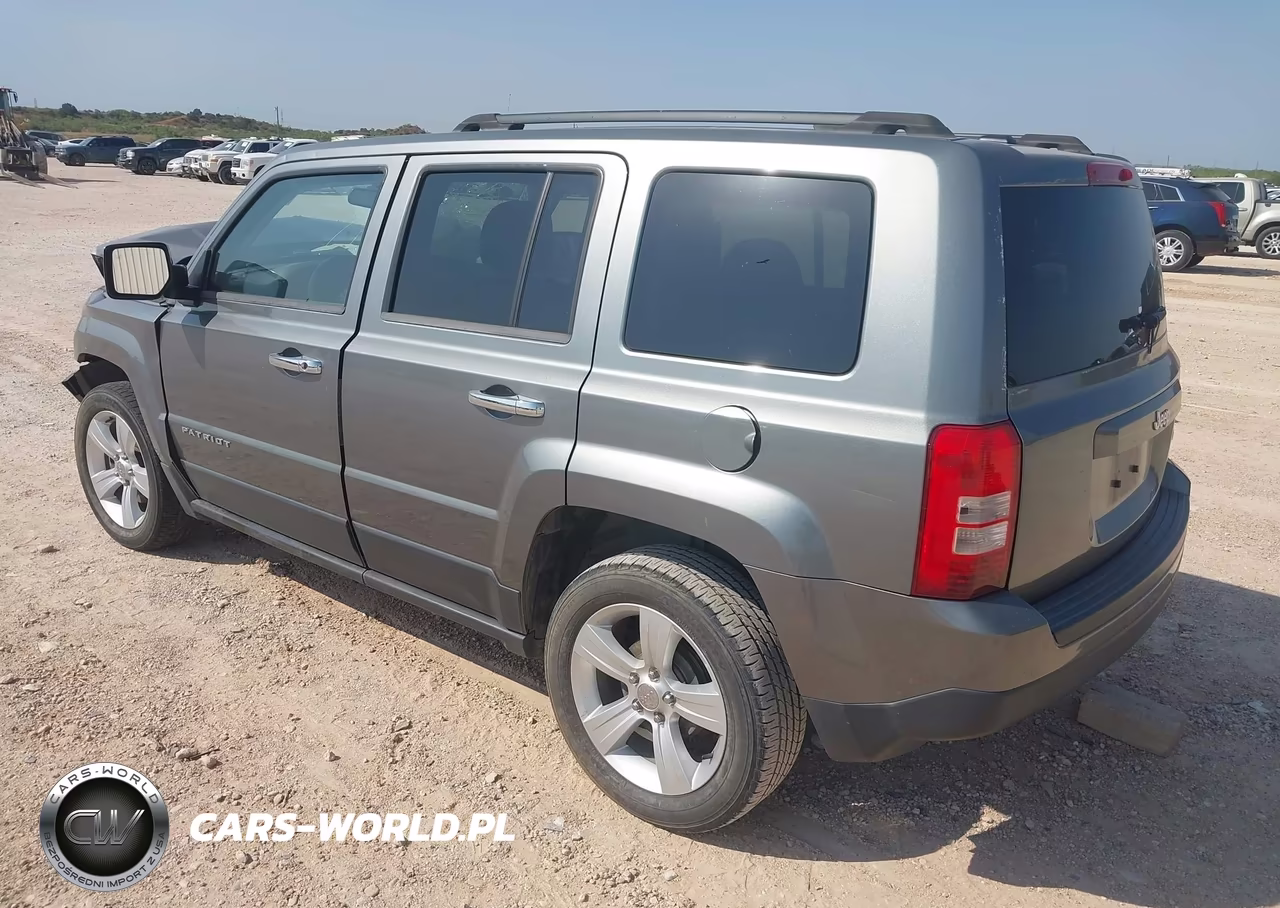 2013 Jeep Patriot Latitude VIN:1C4NJPFA6DD255374 - 3