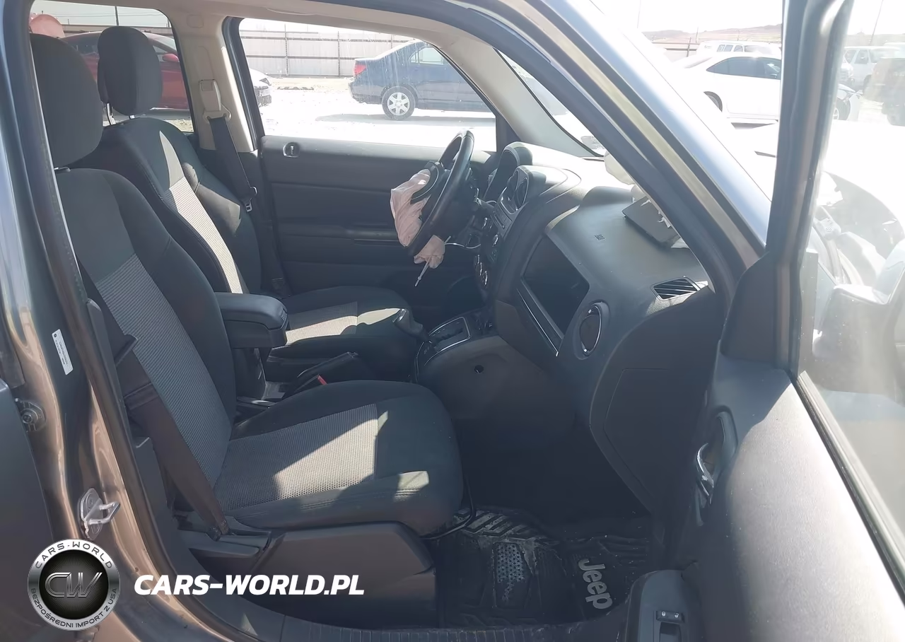2013 Jeep Patriot Latitude VIN:1C4NJPFA6DD255374 - 5