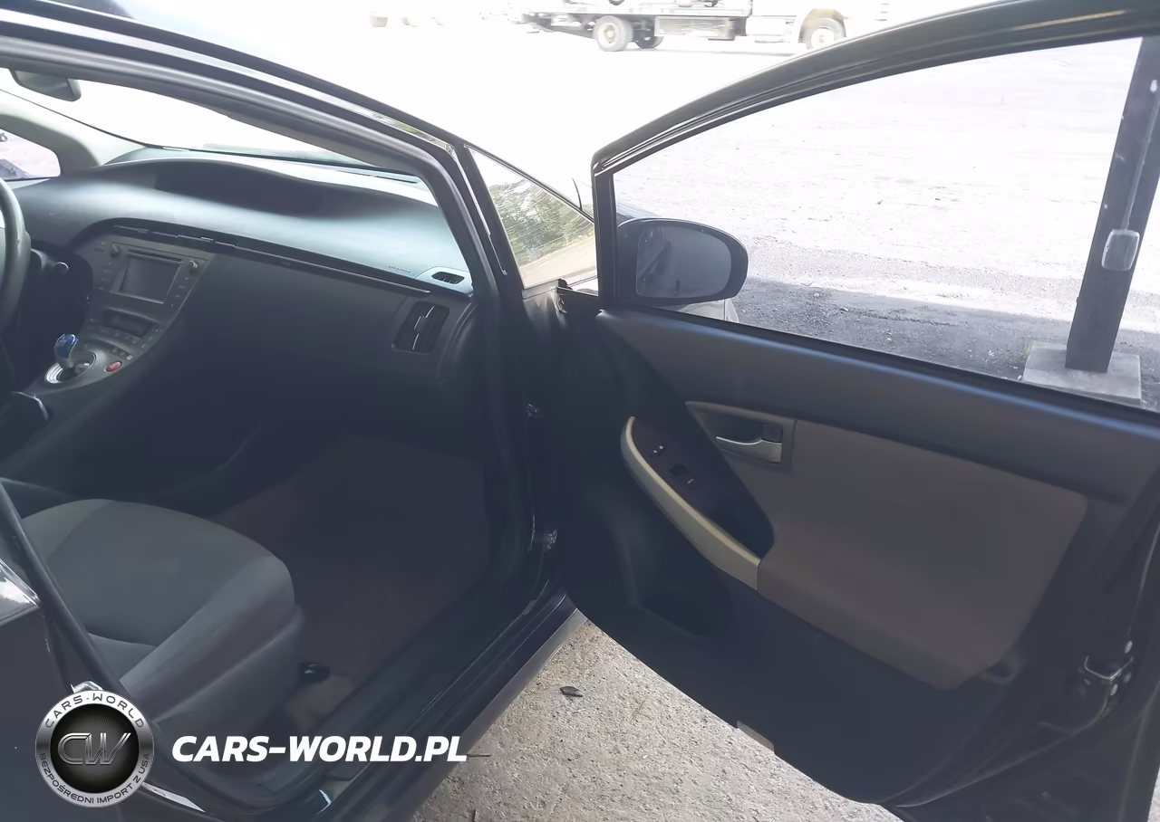 2014 Toyota Prius Two VIN:JTDKN3DU9E0359248 - 5