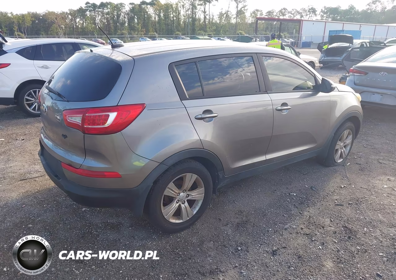 2013 Kia Sportage Lx VIN:KNDPB3A21D7422110 - 4
