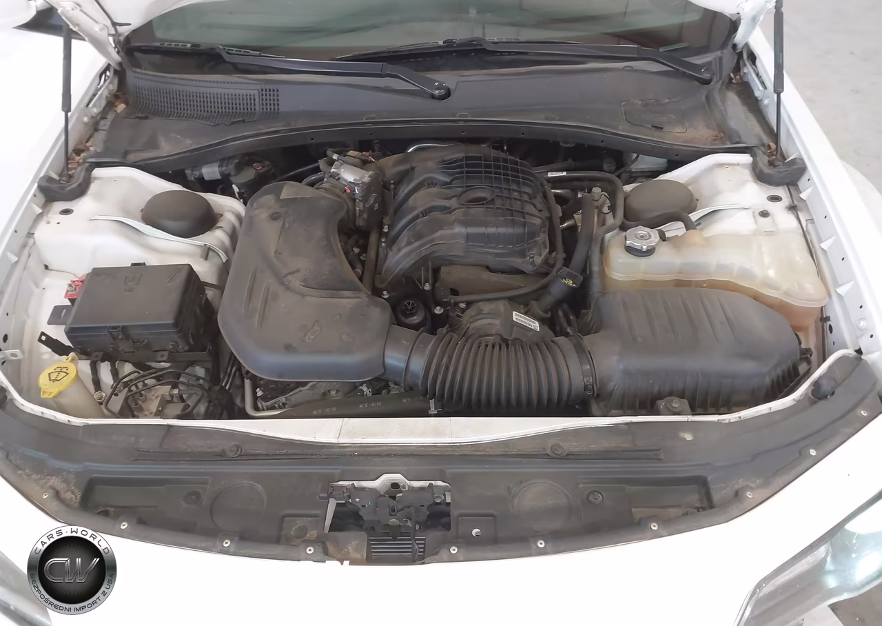 2019 Chrysler 300 300S VIN:2C3CCABG5KH516619 - 10