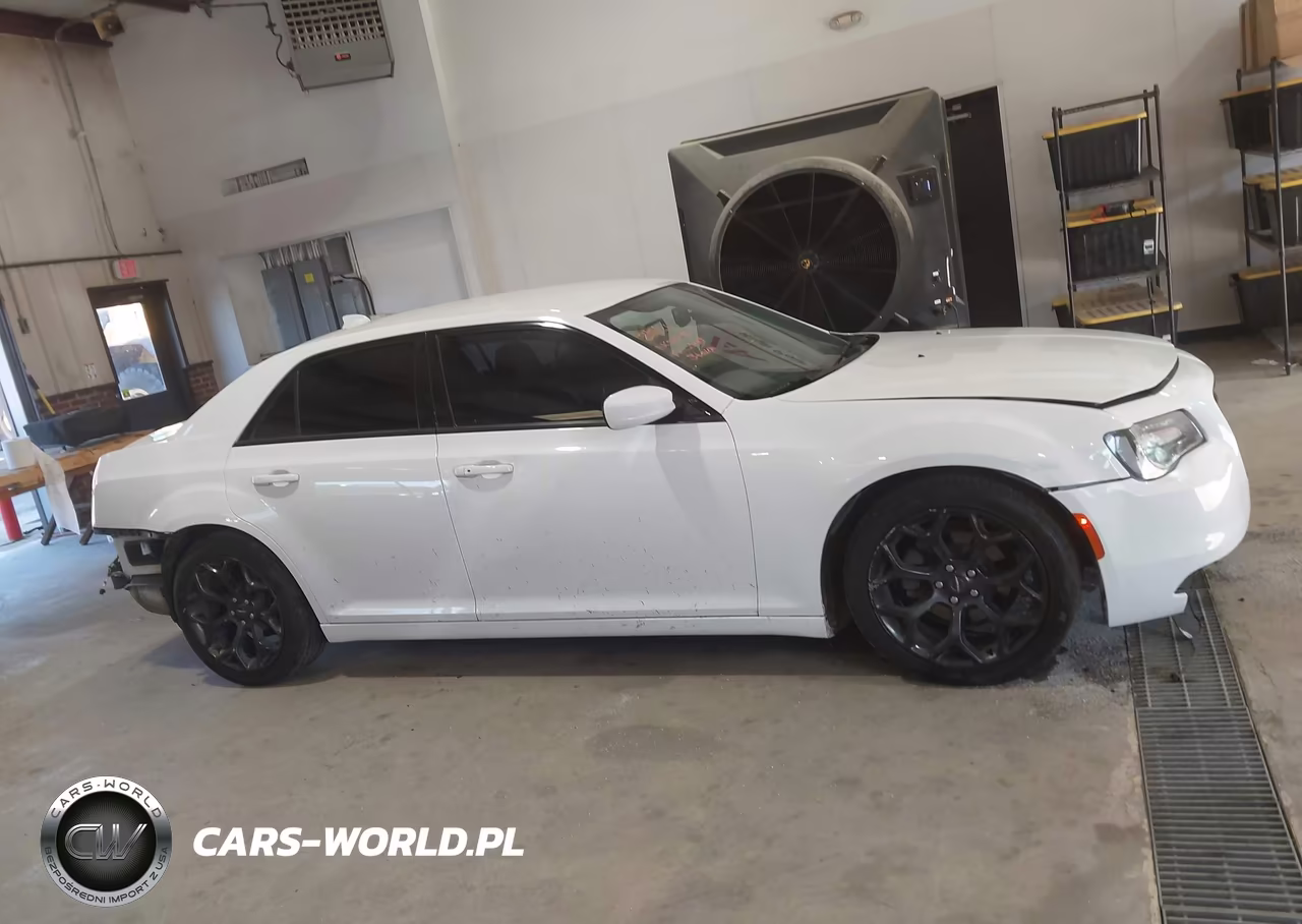 2019 Chrysler 300 300S VIN:2C3CCABG5KH516619 - 14