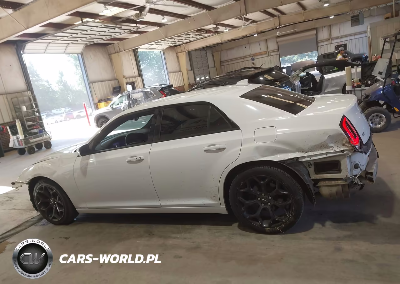 2019 Chrysler 300 300S VIN:2C3CCABG5KH516619 - 15