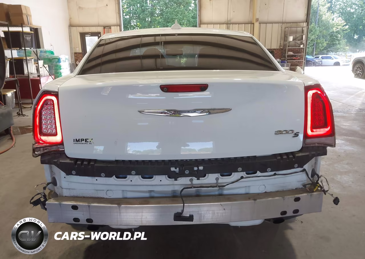 2019 Chrysler 300 300S VIN:2C3CCABG5KH516619 - 17
