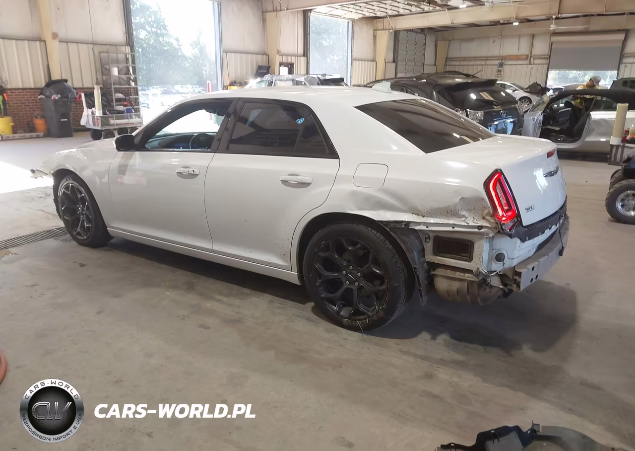 2019 Chrysler 300 300S VIN:2C3CCABG5KH516619 - 3