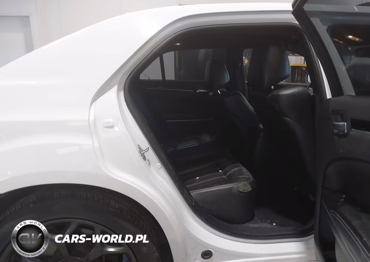 2019 Chrysler 300 300S VIN:2C3CCABG5KH516619 - 8