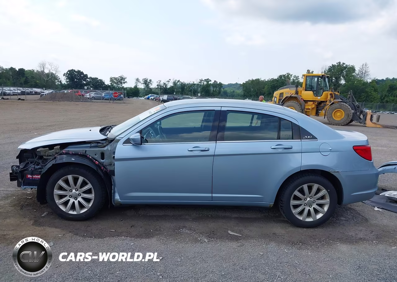 2013 Chrysler 200 Touring VIN:1C3CCBBB8DN743968 - 15