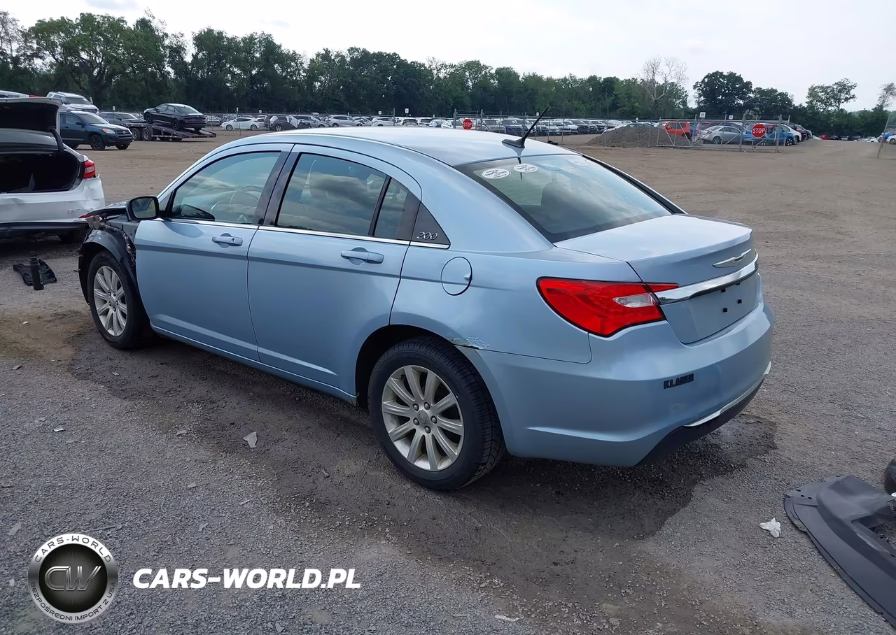 2013 Chrysler 200 Touring VIN:1C3CCBBB8DN743968 - 3