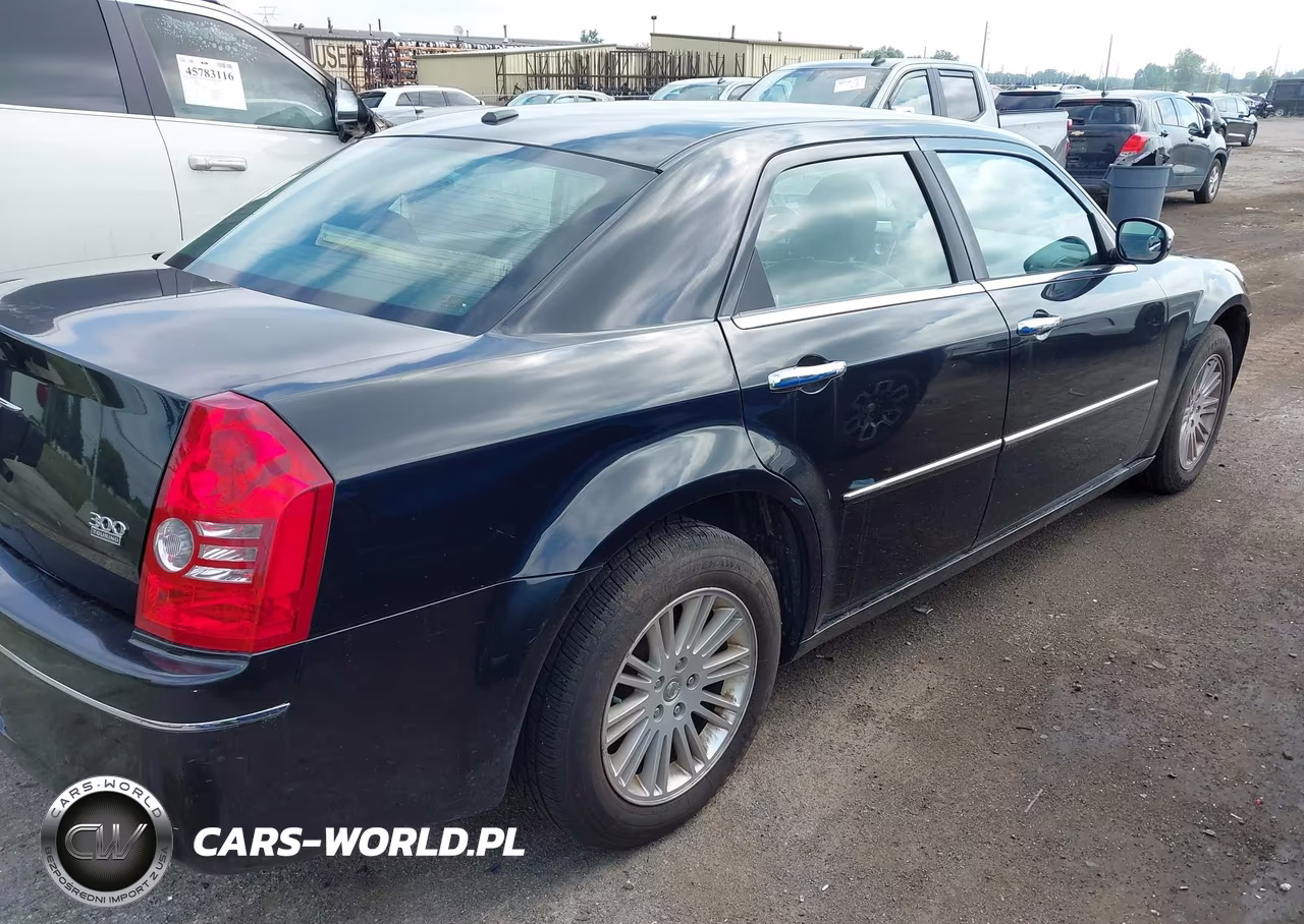2010 Chrysler 300 Touring-Signature Series-Executive Series VIN:2C3CA5CV8AH328038 - 4
