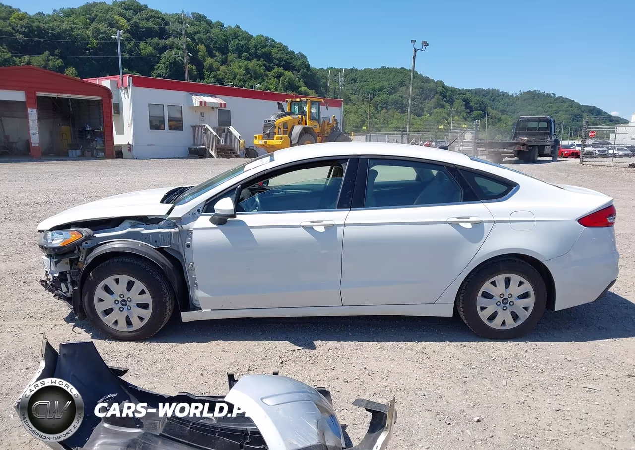2019 Ford Fusion S VIN:3FA6P0G78KR153663 - 15