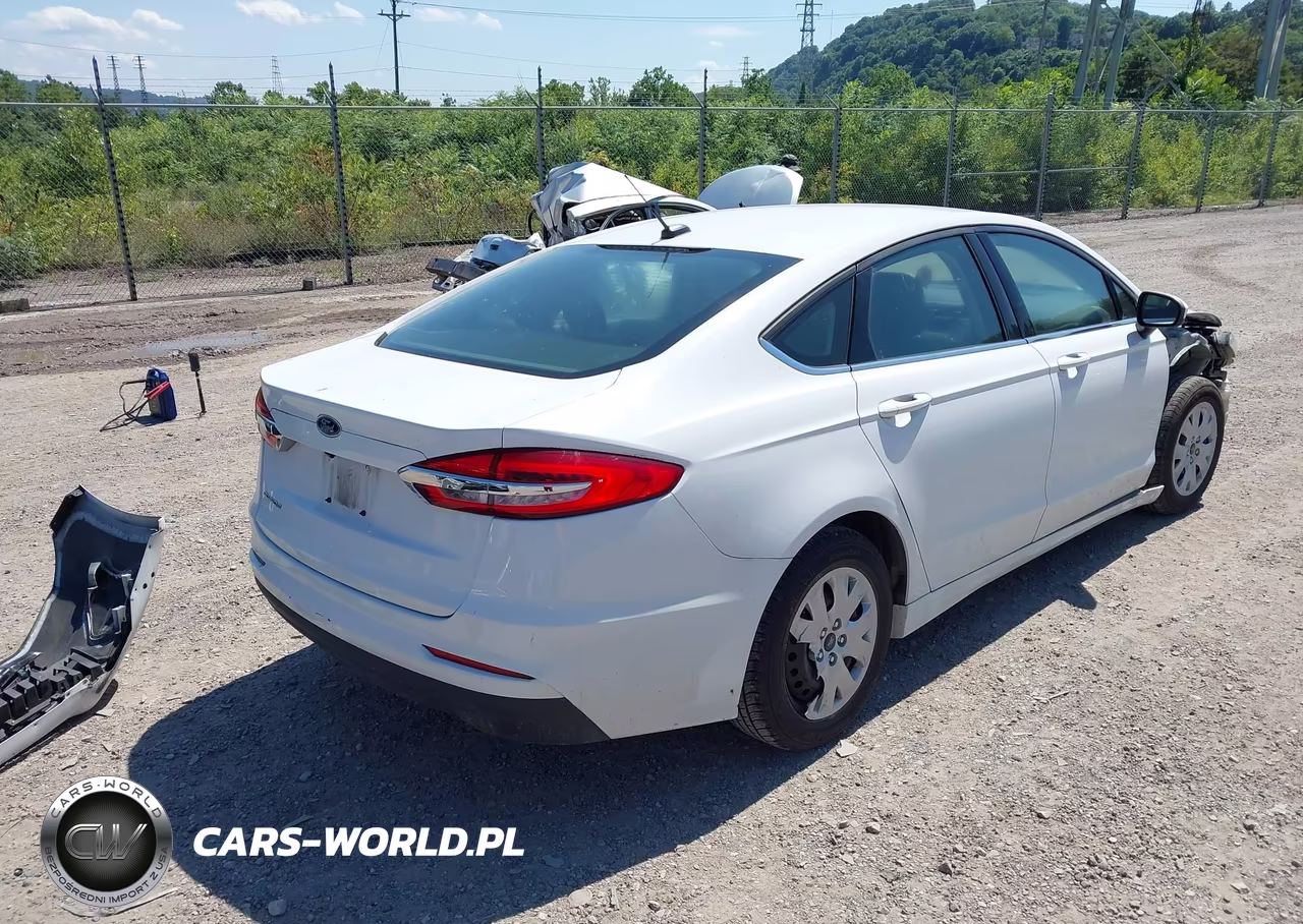 2019 Ford Fusion S VIN:3FA6P0G78KR153663 - 4